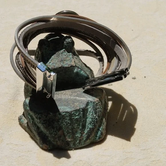 NWOT Multi strand Bracelet With Magnetic Closure In Silver Tones - Picture 4 of 6